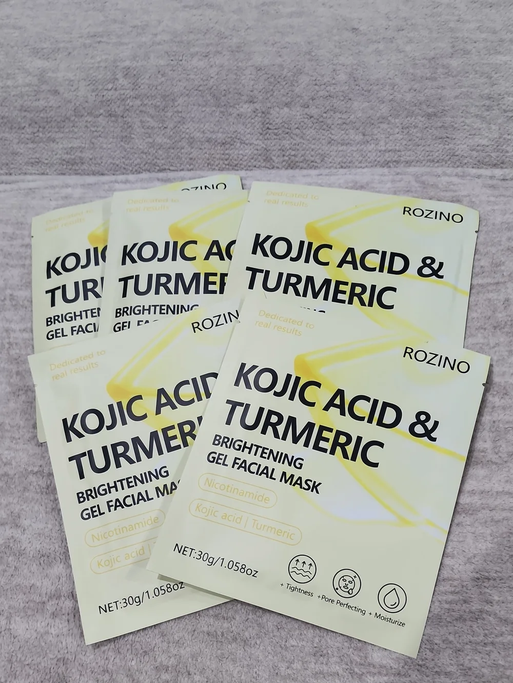 NWT- 5- Kojic Acid & Turmeric Brigjtening Gel Facial Mask